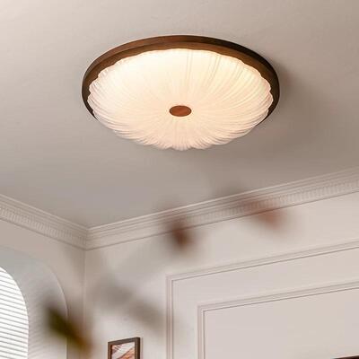 中古风卧室吸顶灯法式复古胡桃木色主卧房间...